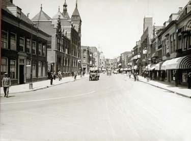 Bagijnhof met oude postkantoor