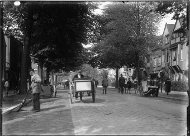 Straatvegers op Reeweg-Oost